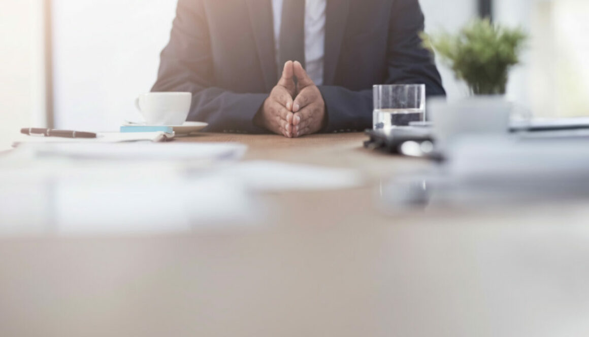 businessmen working at his desk in a modern office